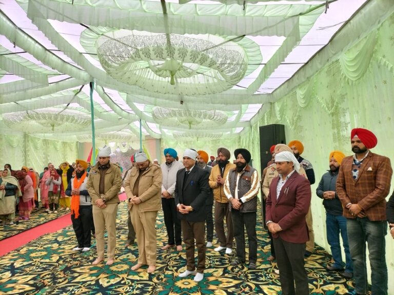 ਨਵੇਂ ਸਾਲ ਦੇ ਆਗਮਨ ਮੌਕੇ ਜ਼ਿਲ੍ਹਾ ਪ੍ਰਬੰਧਕੀ ਕੰਪਲੈਕਸ ਤਰਨ ਤਾਰਨ ਵਿਖੇ ਸੁਖਮਨੀ ਸਾਹਿਬ ਪਾਠ ਕਰਵਾਇਆ ਗਿਆ