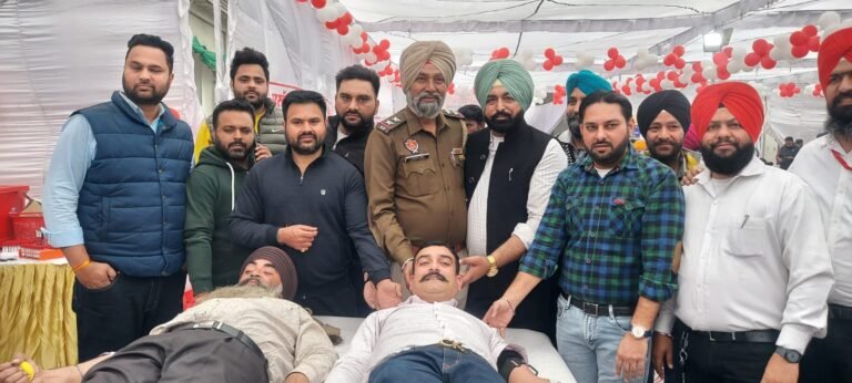 ਸੁਲਤਾਨਵਿੰਡ ਰੋਡ ਵਿਖੇ ਖ਼ਾਲਸਾ ਬਲੱਡ ਡੋਨੇਟ ਯੂਨਿਟੀ ਰਜਿਸਟਰ ਦੇ ਸਮਾਜ ਸੇਵੀ ਡਾ: ਸਰਬਜੀਤ ਸਿੰਘ ਭੁੱਲਰ ਵਲੋ ਪਿਤਾ ਜੀ ਦੀ ਯਾਦ ਵਿਚ ਸਾਲਾਨਾ ਖੂਨਦਾਨ ਕੈਂਪ ਲਗਾਇਆ