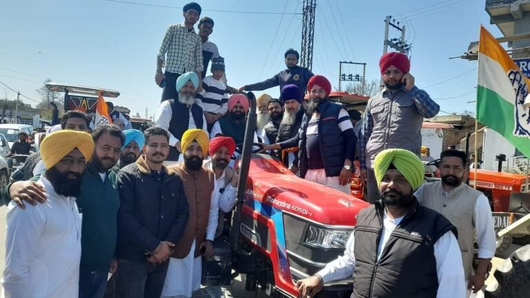 ਕਿਸਾਨੀ ਅੰਦੋਲਨ ਦੇ ਸਮਰਥਨ ਵਿੱਚ ਹਲਕਾ ਖੇਮਕਰਨ ਦੇ ਕਾਂਗਰਸੀ ਵਰਕਰਾਂ ਵੱਲੋ ਸੁਖਪਾਲ ਭੁੱਲਰ ਦੀ ਅਗਵਾਈ ਵਿੱਚ ਟਰੈਕਟਰ ਮਾਰਚ ਕੱਢਿਆ