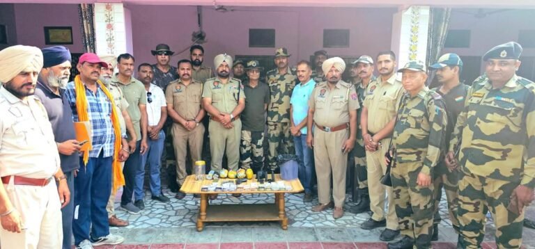 ਪੰਜਾਬ ਪੁਲਿਸ ਅਤੇ ਬੀਐਸਐਫ ਨੇ ਸਾਂਝੇ ਅਪਰੇਸ਼ਨ ਵਿੱਚ ਪਿੰਡ ਰਾਜੋਕੇ ਤੋਂ ਵੱਡੀ ਮਾਤਰਾ ਵਿੱਚ ਹੈਰੋਇਨ ,ਹਥਿਆਰ ਅਤੇ ਕਰੰਸੀ ਬਰਾਮਦ ਕੀਤੀ 