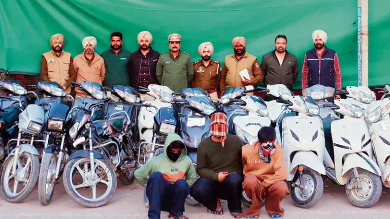 ਚੋਰੀ ਦੇ 30 ਸਕੂਟਰ ਤੇ ਮੋਟਰਸਾਈਕਲ ਬਰਾਮਦ,  ਦੋ ਨਾਬਾਲਗ ਸਮੇਤ ਛੇ ਗ੍ਰਿਫ਼ਤਾਰ