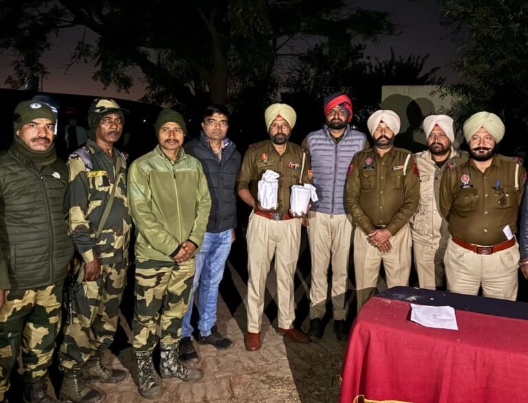 ਖਾਲੜਾ ਪੁਲਿਸ ਅਤੇ ਬੀ.ਐਸ.ਐਫ ਨੇ ਸਾਂਝੇ ਸਰਚ ਅਪਰੇਸ਼ਨ ਦੌਰਾਨ ਸਰਹੱਦ ਤੋਂ 1 ਵਿਅਕਤੀ ਨੂੰ 989 ਗ੍ਰਾਮ ਹੈਰੋਇਨ ਸਮੇਤ ਕੀਤਾ ਕਾਬੂ l