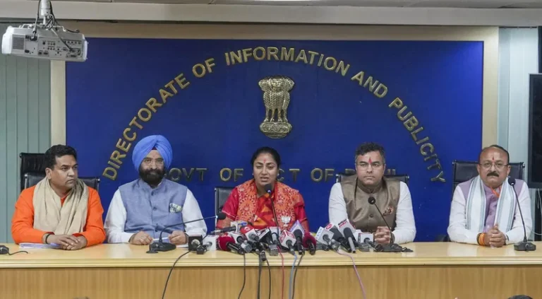First Delhi Cabinet meet ਰੇਖਾ ਗੁਪਤਾ ਕੈਬਨਿਟ ਵੱਲੋਂ ਪਹਿਲੀ ਬੈਠਕ ਵਿਚ ਆਯੂਸ਼ਮਾਨ ਭਾਰਤ ਸਕੀਮ ਨੂੰ ਹਰੀ ਝੰਡੀ