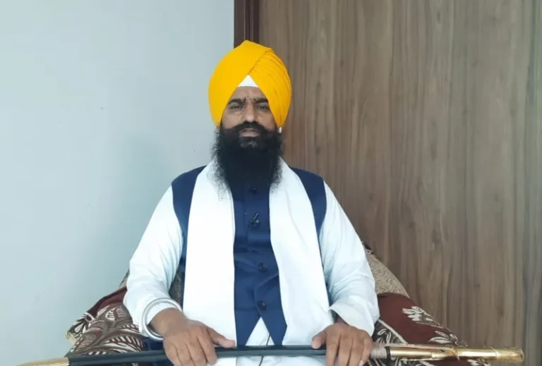 ਜਥੇਦਾਰ ਗਿਆਨੀ ਗੜਗੱਜ ਦਾ ਸਿੱਖ ਕੌਮ ਦੇ ਨਾਂ ਸੰਦੇਸ਼, ਨੌਜਵਾਨਾਂ ਨੂੰ ਦਿੱਤੀ ਇਹ ਸੇਧ  ਜਥੇਦਾਰ ਨੇ ਹੋਲੇ ਮਹੱਲੇ ਮੌਕੇ ਤਖਤ ਸ੍ਰੀ ਕੇਸਗੜ੍ਹ ਸਾਹਿਬ, ਸ੍ਰੀ ਆਨੰਦਪੁਰ ਸਾਹਿਬ ਆਉਣ ਵਾਲੇ ਸਿੱਖ ਨੌਜਵਾਨਾਂ ਨੂੰ ਹੁੱਲੜਬਾਜ਼ੀ ਨਾ ਕਰਨ ਤੇ ਦਸਤਾਰਾਂ ਸਜਾ ਕੇ ਆਉਣ ਲਈ ਕਿਹਾ