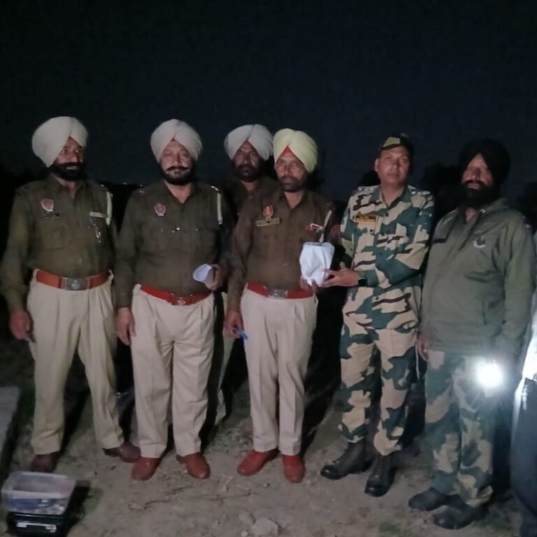 ਬੀਐਸਐਫ ਅਤੇ ਪੰਜਾਬ ਪੁਲਿਸ ਨੇ ਸਰਹੱਦੀ ਪਿੰਡ ਵਾਂ ਤਾਰਾ ਸਿੰਘ ਤੋਂ ਤਲਾਸ਼ੀ ਮੁਹਿੰਮ ਦੌਰਾਨ 474 ਗ੍ਰਾਮ ਹੈਰੋਇਨ ਦਾ ਪੈਕਿਟ ਬਰਾਮਦ 