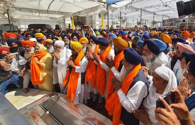Punjab News ਅਕਾਲ ਤਖ਼ਤ ਵੱਲੋਂ ਗਠਿਤ ਪੰਜ ਮੈਂਬਰੀ ਕਮੇਟੀ ਵੱਲੋਂ ਭਰਤੀ ਪ੍ਰਕਿਰਿਆ ਸ਼ੁਰੂ/ਸਾਬਕਾ ਜਥੇਦਾਰ ਗਿਆਨੀ ਹਰਪ੍ਰੀਤ ਸਿੰਘ ਨੇ ਕਟਾਈ ਪਹਿਲੀ ਪਰਚੀ; ਭਰਤੀ ਤੋਂ ਬਾਅਦ ਚੁਣੇ ਜਾਣ ਵਾਲੇ ਡੈਲੀਗੇਟ ਕਰਨਗੇ ਪ੍ਰਧਾਨ ਦੀ ਚੋਣ; ਜਥੇਦਾਰ ਗੜਗੱਜ ਵੱਲੋਂ ਪੰਜ ਮੈਂਬਰੀ ਕਮੇਟੀ ਨੂੰ ਅਕਾਲ ਤਖ਼ਤ ਸਕੱਤਰੇਤ ’ਚ ਗੱਲਬਾਤ ਦਾ ਸੱਦਾ