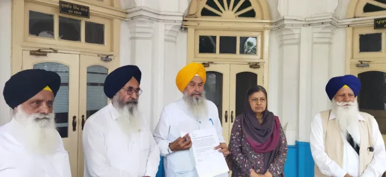 ਸ਼੍ਰੋਮਣੀ ਕਮੇਟੀ ਦੇ ਬਜਟ ਇਜਲਾਸ ਵਿਚ ਤਖ਼ਤਾਂ ਦੇ ਜਥੇਦਾਰਾਂ ਨੂੰ ਫ਼ਾਰਗ ਕਰਨ ਦੇ ਮਤੇ ਰੱਦ ਕਰਨ ਦੀ ਮੰਗ