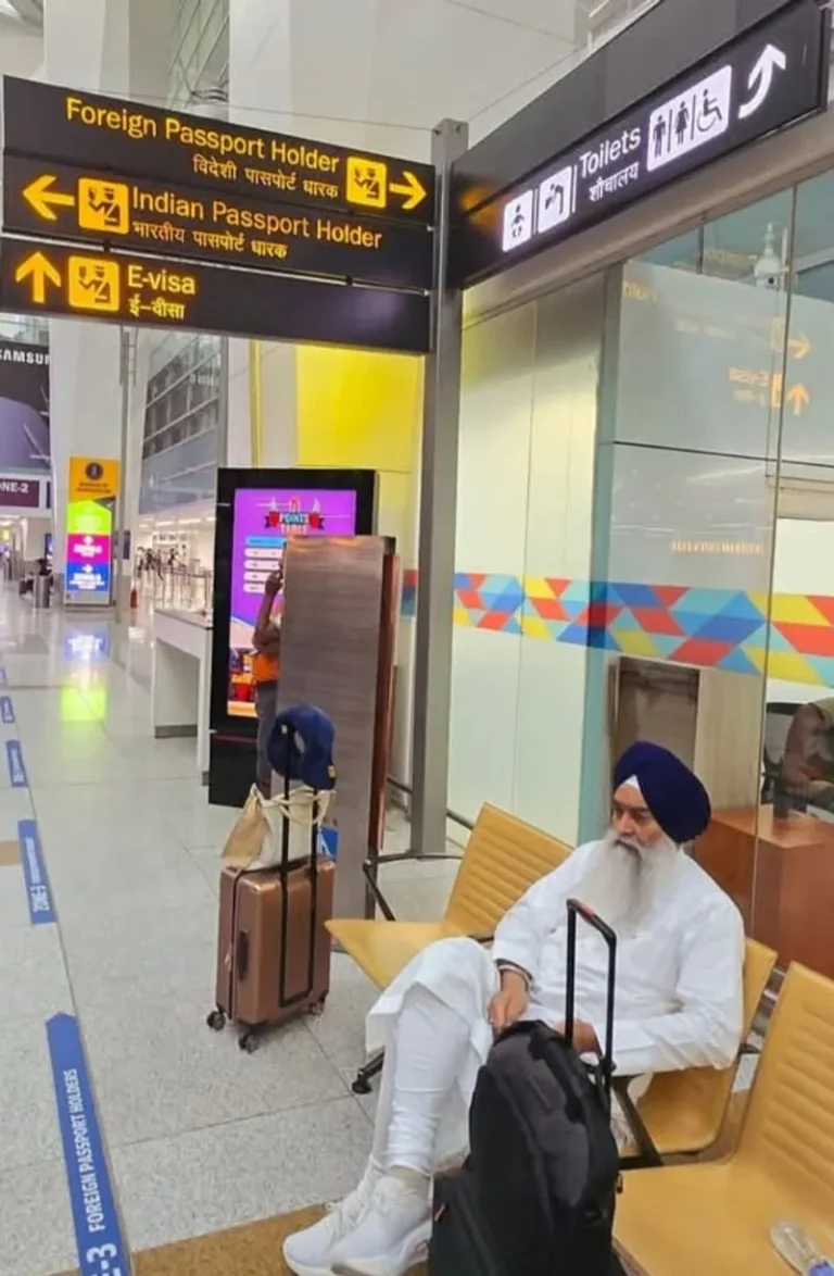 ਗਿਆਨੀ ਰਘਬੀਰ ਸਿੰਘ ਨਾਲ ਦਿੱਲੀ ਹਵਾਈ ਅੱਡੇ ਉੱਤੇ ਦੁਰਵਿਵਹਾਰ ਸਾਬਕਾ ਜਥੇਦਾਰ ਨੇ ਇਕਾਨਮੀ ਤੇ ਬਿਜ਼ਨਸ ਸ਼੍ਰੇਣੀ ਵਿਚ ਫਟੀਆਂ ਸੀਟਾਂ ਦਾ ਵਿਰੋਧ ਕੀਤਾ; ਰੋਸ ਵਜੋਂ ਸਾਂ ਫਰਾਂਸਿਸਕੋ ਜਾਣ ਵਾਲੀ ਉਡਾਣ ਛੱਡੀ; ਜਥੇਦਾਰ ਕੁਲਦੀਪ ਸਿੰਘ ਗੜਗੱਜ ਵੱਲੋਂ ਘਟਨਾ ਦੀ ਨਿੰਦਾ