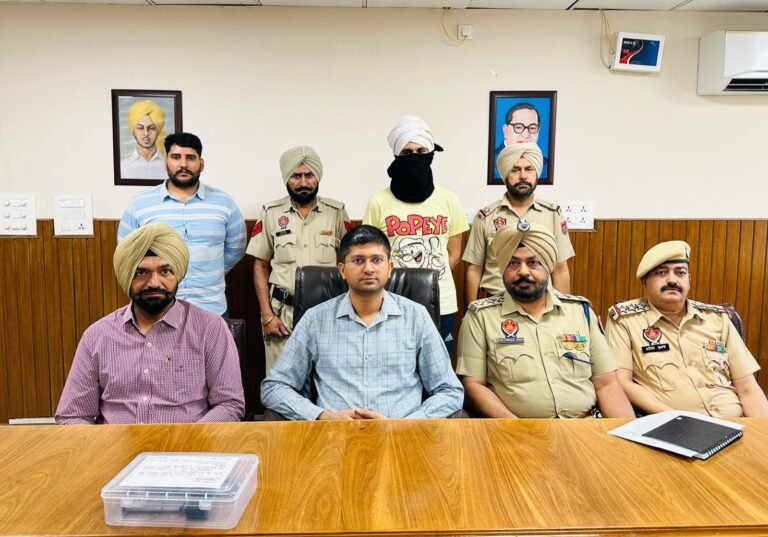 ਭਿੱਖੀਵਿੰਡ ਪੁਲਿਸ ਵੱਲੋਂ ਕਾਮਰੇਡ ਬਲਵਿੰਦਰ ਸਿੰਘ ਦੇ ਬੇਟੇ ਉੱਪਰ ਫਾਈਰਿੰਗ ਕਰਨ ਵਾਲੇ ਮੁੱਖ ਵਿਅਕਤੀ ਨੂੰ 01 ਨਜਾਇਜ਼ ਪਿਸਤੌਲ ਸਮੇਤ ਕਾਬੂ ਕੀਤਾ ਗਿਆ 