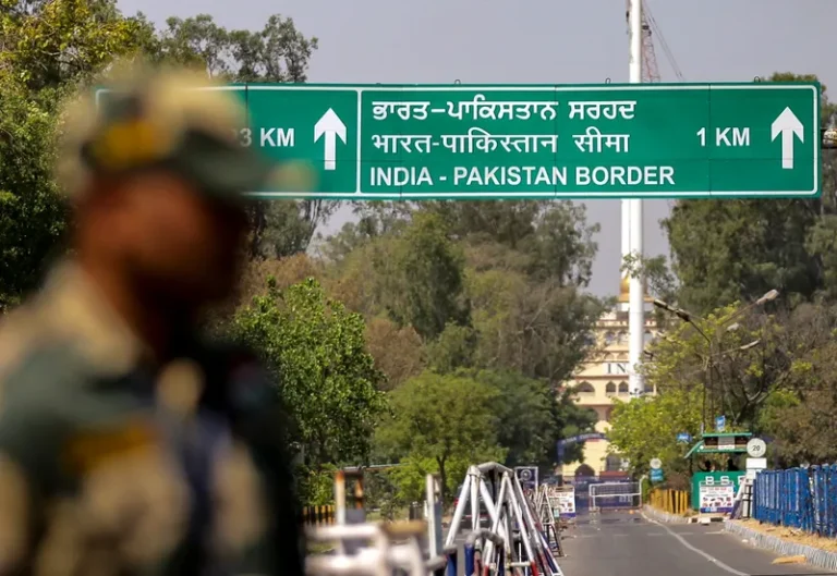 INDIA-Pak after Terror Attack: ਪਾਕਿ ਨੇ ਭਾਰਤੀ ਏਅਰਲਾਈਨਾਂ ਲਈ ਆਪਣੀ airspace ਬੰਦ ਕੀਤੀ INDIA-Pak after Terror Attack: Pakistan blocked its airspace for Indian airlines; Islamabad says any attempt to divert water meant for it under Indus Water Treaty will be considered Act of War
