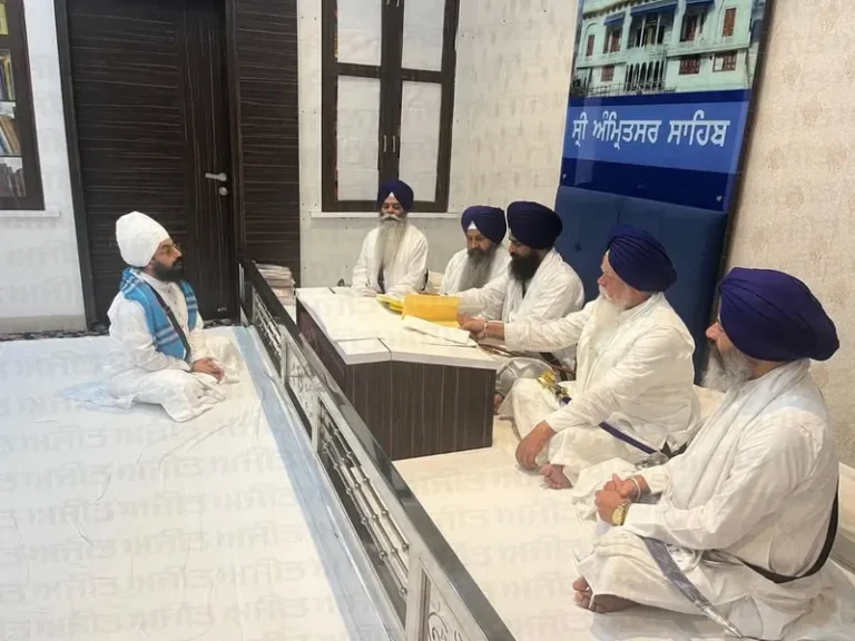 ਅਕਾਲ ਤਖ਼ਤ ਵੱਲੋਂ ਢੱਡਰੀਆਂ ਵਾਲੇ ਦੀ ਖਿਮਾ ਯਾਚਨਾ ਪ੍ਰਵਾਨ, ਪ੍ਰਚਾਰ ਦੀ ਦਿੱਤੀ ਖੁੱਲ੍ਹ ਸਰਨਾ ਤੇ ਸਾਬਕਾ ਜਥੇਦਾਰਾਂ ਸਮੇਤ ਹੋਰ ਕਈ ਸਿੱਖ ਆਗੂ ਪੰਜ ਸਿੰਘ ਸਾਹਿਬਾਨ ਦੀ ਇਕੱਤਰਤਾ ਮੌਕੇ ਹੋਏ ਪੇਸ਼