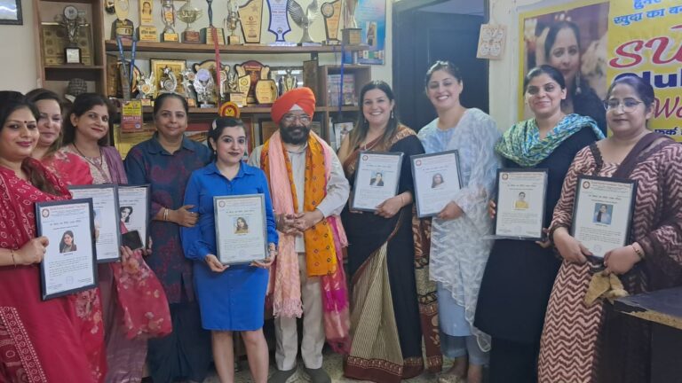ਸੁਰੀਤ ਈਵੈਂਟਸ ਨੇ “ਚੈਰਿਟੀ ਨੈਸ਼ਨਲ ਅਵਾਰਡ” ਅਤੇ “ਸਮਾਜ ਸੇਵਕ ਨਾਰੀ ਰਾਸ਼ਟਰੀ ਸਨਮਾਨ” ਨਾਲ ਵੱਖ ਵੱਖ ਖੇਤਰਾਂ ਵਿਚ ਕੰਮ ਕਰਣ ਵਾਲੀ ਔਰਤਾਂ ਨੂੰ ਕੀਤਾ ਸਨਮਾਨਿਤ   👉 ਔਰਤਾਂ ਦਾ ਸਤਿਕਾਰ ਸਮਾਜ ਦਾ ਸਤਿਕਾਰ ਹੈ – ਪੰਮਾ