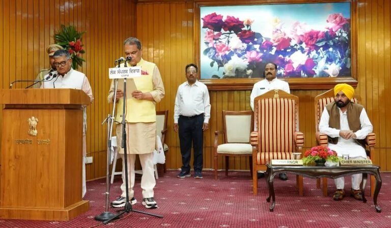 ਸੰਜੀਵ ਅਰੋੜਾ ਜੀ ਨੂੰ ਕੈਬਨਿਟ ਮੰਤਰੀ ਵਜੋਂ ਸਹੁੰ ਚੁਕਾਈ ਗਈ ਨਾਲ ਮਿਲੀ ਵਿਭਾਗਾਂ ਦੀ ਜ਼ਿੰਮੇਵਾਰੀ