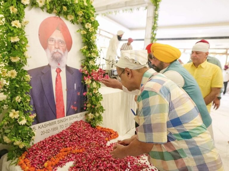 ਮੁੱਖ ਮੰਤਰੀ ਮਾਨ ਅਤੇ ਅਰਵਿੰਦ ਕੇਜਰੀਵਾਲ ਵੱਲੋਂ ਤਰਨ ਤਾਰਨ ਦੇ ਵਿਧਾਇਕ ਡਾ. ਕਸ਼ਮੀਰ ਸਿੰਘ ਸੋਹਲ ਦੇ ਅਕਾਲ ਚਲਾਣੇ ‘ਤੇ ਦੁੱਖ ਦਾ ਪ੍ਰਗਟਾਵਾ*