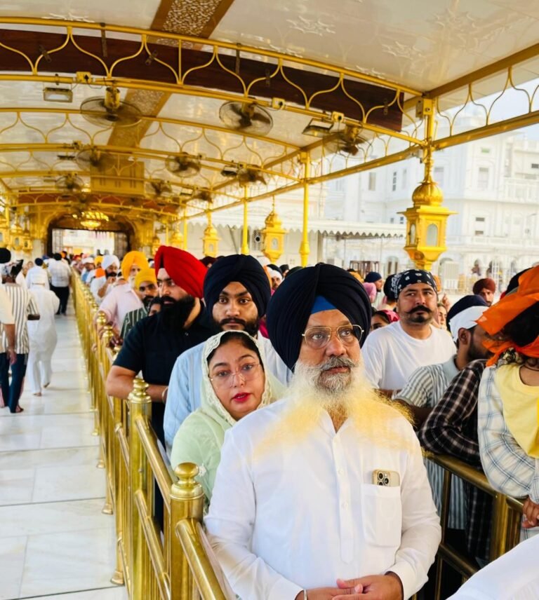 ਜਗਦੀਪ ਕਾਹਲੋਂ ਨੇ ਮੁੜ ਜਨਰਲ ਸਕੱਤਰ ਬਣਨ ਮਗਰੋਂ ਪਰਿਵਾਰ ਸਮੇਤ ਸ੍ਰੀ ਦਰਬਾਰ ਸਾਹਿਬ ਨਤਮਸਤਕ ਹੋ ਕੇ ਕੀਤਾ ਸ਼ੁਕਰਾਨਾ