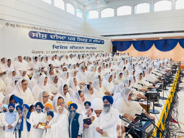 ਦਿੱਲੀ ਕਮੇਟੀ ਧਰਮ ਪ੍ਰਚਾਰ ਦੇ ਉਪਰਾਲੇ ਸਦਕਾ ਇਸਤਰੀ ਸਤਸੰਗ ਜਥਿਆ ਵਲੋਂ ਇਕੋ ਮੰਚ ਤੇ ਕੀਰਤਨ ਕਰਕੇ ਬਣਿਆ ਆਲੌਕਿਕ ਨਜਾਰਾ  👉 ਬੀਬੀ ਰਣਜੀਤ ਕੌਰ ਨੇ ਬੀਬੀਆਂ ਨਾਲ ਤਾਲਮੇਲ ਕਰਕੇ ਪ੍ਰੋਗਰਾਮ ਨੂੰ ਬਣਾਇਆ ਸਫ਼ਲ