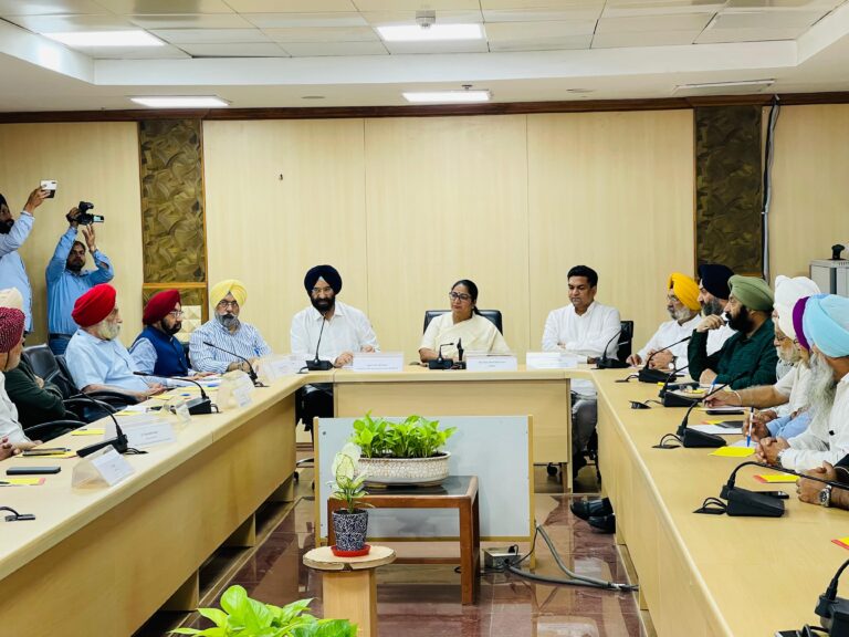 ਲਾਲ ਕਿੱਲੇ ਤੇ ਗੁਰੂ ਤੇਗ ਬਹਾਦਰ ਸਾਹਿਬ ਜੀ ਦੇ 350 ਸਾਲਾ ਸ਼ਹੀਦੀ ਦਿਹਾੜੇ ਨੂੰ ਸਮਰਪਿਤ ਪ੍ਰੋਗਰਾਮਾਂ ’ਚ ਪ੍ਰਧਾਨ ਮੰਤਰੀ ਤੇ ਗ੍ਰਹਿ ਮੰਤਰੀ ਹੋਣਗੇ ਸ਼ਾਮਲ