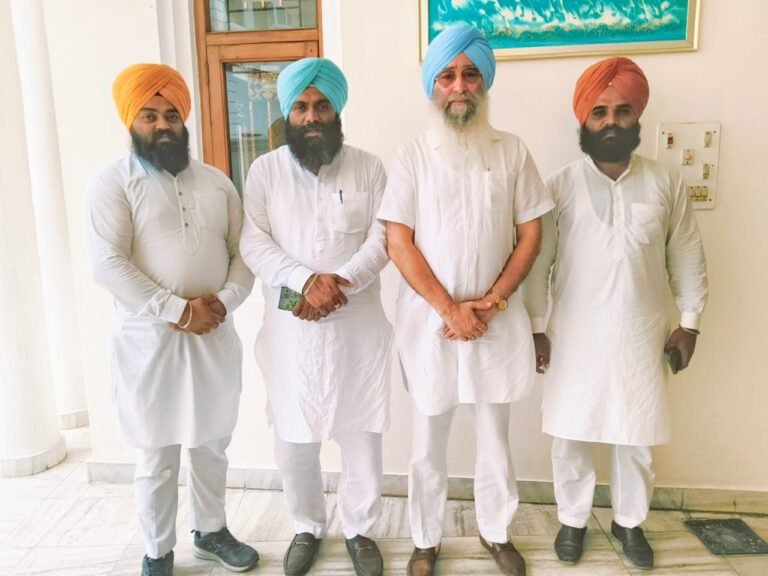 ਇੰਗਲੈਂਡ ਦੌਰੇ ਤੋਂ ਵਾਪਸ ਪਰਤੇ ਬ੍ਰਹਮਪੁਰਾ, ਕਿਹਾ – ਐਨ.ਆਰ.ਆਈ. ਪੰਜਾਬੀਆਂ ਦਾ ਅਕਾਲੀ ਦਲ ‘ਤੇ ਭਰੋਸਾ ਅਟੁੱਟ – ਬ੍ਰਹਮਪੁਰਾ