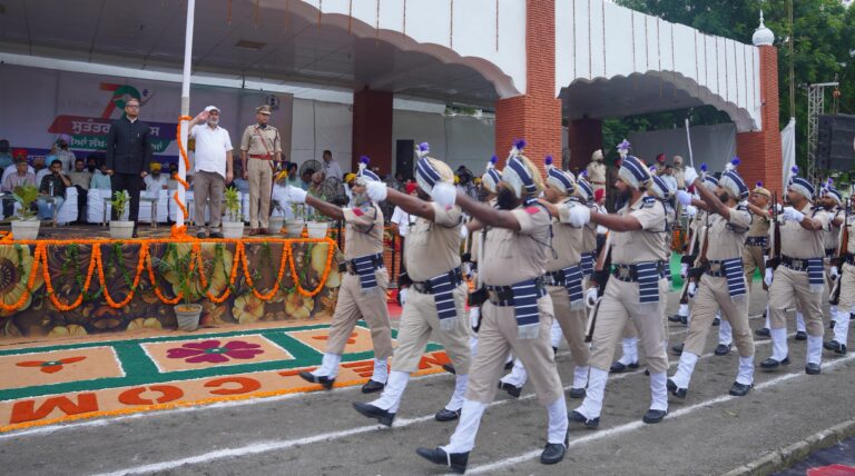 ਪੁਲਿਸ ਲਾਈਨ ਗਰਾਊਂਡ ਤਰਨ ਤਾਰਨ ਵਿਖੇ ਰਾਸ਼ਟਰੀ ਭਾਵਨਾ ਅਤੇ ਉਤਸ਼ਾਹ ਨਾਲ ਮਨਾਇਆ ਗਿਆ ਦੇਸ਼ ਦੀ ਅਜ਼ਾਦੀ ਦਾ 79ਵਾਂ ਦਿਹਾੜਾ