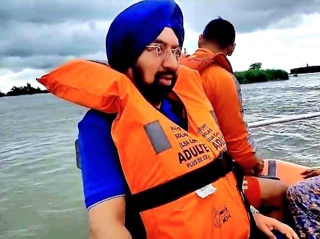 ਪੰਜਾਬ ਹੜ੍ਹ ਰਾਹਤ ਅਤੇ ਕਿਸਾਨਾਂ ਵਾਸਤੇ ਖੇਤੀਬਾੜੀ ਸਮੱਗਰੀ ਲਈ ₹5 ਕਰੋੜ ਦੇਣ ਦਾ ਐਲਾਨ: ਵਿਕਰਮਜੀਤ ਸਿੰਘ ਸਾਹਨੀ.  ਕੇਂਦਰ ਤੋਂ ਪੰਜਾਬ ਲਈ 10 ਹਜ਼ਾਰ ਕਰੋੜ ਦੀ ਮੰਗ ਕੀਤੀ।