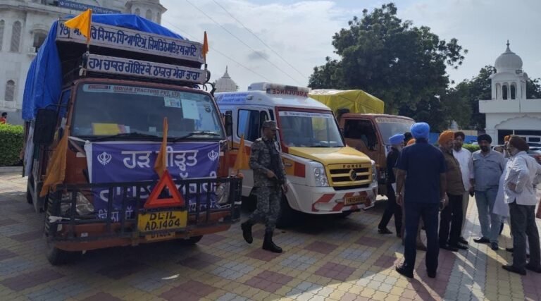 ਪੰਜਾਬ ਦੇ ਹੜ੍ਹ ਪੀੜ੍ਹਤ ਖੇਤਰਾਂ ਲਈ ਦਿੱਲੀ ਗੁਰਦੁਆਰਾ ਕਮੇਟੀ ਵੱਲੋਂ ਦੋ ਟਰੱਕ ਸਮਾਨ ਤੇ ਇਕ ਐਂਬੂਲੈਂਸ ਰਵਾਨਾ
