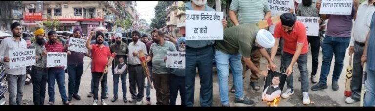 ਭਾਰਤ-ਪਾਕਿਸਤਾਨ ਮੈਚ ਦਾ ਵਿਰੋਧ: ਫੈਡਰੇਸ਼ਨ ਨੇ ਗੁੱਸਾ ਜ਼ਾਹਰ ਕਰਨ ਲਈ ਖੇਡ ਮੰਤਰੀ ਦੀ ਫੋਟੋ ਨੂੰ ਲਈ ਅੱਗ