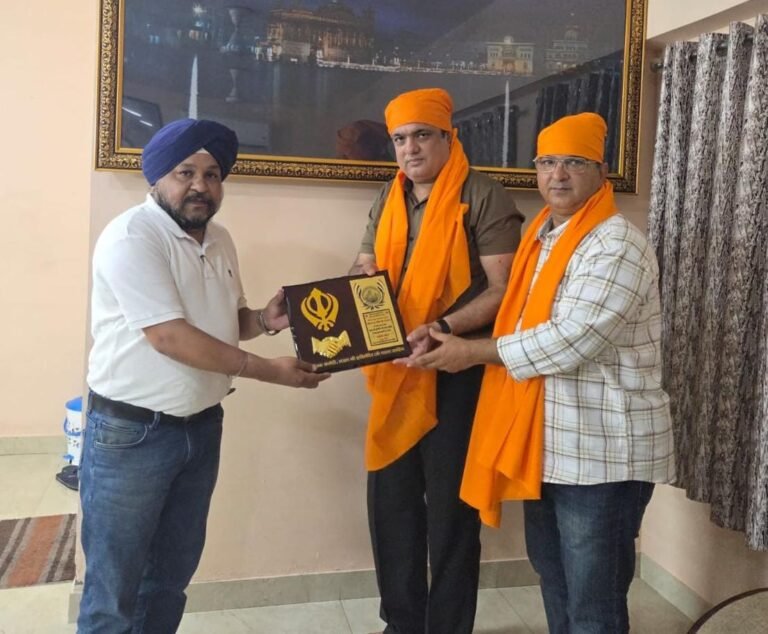 ਮੁੰਬਈ ਦੇ ਰੂਪਚੰਦਾਨੀ ਭਰਾਵਾਂ ਵੱਲੋਂ ਕੀਤੀਆਂ ਜਾ ਰਹੀਆਂ ਪੰਥਕ ਸੇਵਾਵਾਂ ਦੀ ਦੇਸ਼ ਭਰ ਵਿੱਚ ਸਰਾਹਨਾ  ???? ਸ਼ੰਕਰ ਰੂਪਚੰਦਾਨੀ ਦਾ ਤਖ਼ਤ ਪਟਨਾ ਸਾਹਿਬ ਵਿਖੇ ਕੀਤਾ ਗਿਆ ਸਨਮਾਨ