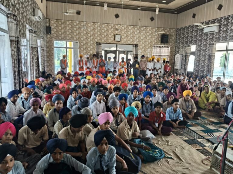 ਕਰਨਾ ਸਿੱਖੀ ਦਾ ਪ੍ਰਚਾਰ ਸਾਰੀ ਦੁਨੀਆਂ ਦੇ ਵਿਚਕਾਰ ਨਾਹਰਿਆਂ ਨਾਲ ਸੰਪਨ ਹੋਏ ਗੁਰਦਵਾਰਾ ਝਾੜ ਸਾਹਿਬ ਕੈਰੋ ਵਿਖੇ ਧਾਰਮਿਕ ਮੁਕਾਬਲੇ । ਧਾਰਮਿਕ ਮੁਕਾਬਲਿਆਂ ਨੂੰ ਸਫਲ ਬਣਾਉਣ ਲਈ ਸਹਿਯੋਗ ਦੇਣ ਵਾਲੀਆਂ ਸ਼ਖਸੀਅਤਾਂ ਦਾ ਕੀਤਾ ਗਿਆ ਵਿਸ਼ੇਸ਼ ਧੰਨਵਾਦ।