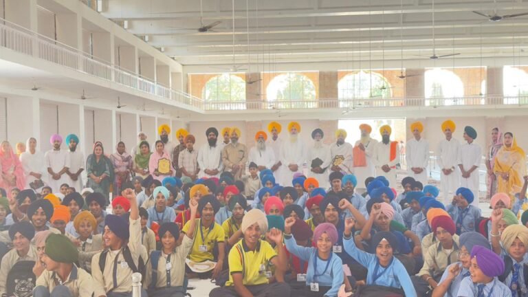 ਨੌਵੇਂ ਗੁਰੂ ਜੀ ਦੀ 350 ਸਾਲਾਂ ਸ਼ਹੀਦੀ ਸ਼ਤਾਬਦੀ ਅਤੇ ਪੂਰਨ ਗੁਰਸਿੱਖ ਬਾਬਾ ਬੁੱਢਾ ਜੀ ਦੇ ਜਨਮ ਦਿਹਾੜੇ ਨੂੰ ਸਮਰਪਿਤ ਕਰਵਾਏ ਧਾਰਮਿਕ ਮੁਕਾਬਲੇ ਜੈਕਾਰਿਆਂ ਦੀ ਗੂੰਜ ਨਾਲ ਹੋਏ ਸਮਾਪਤ ।  ਬੱਚੇ ਬਾਬਾ ਬੁੱਢਾ ਜੀ ਦੇ ਜੀਵਨ ਤੋਂ ਸਿੱਖਿਆ ਲੈ ਕੇ ਜਿਊਣ ਗੁਰਸਿੱਖੀ ਵਾਲਾ ਜੀਵਨ  : ਗਿਆਨੀ ਨਿਸ਼ਾਨ ਸਿੰਘ ਜੀ ਗੰਡੀ ਵਿੰਡ ।