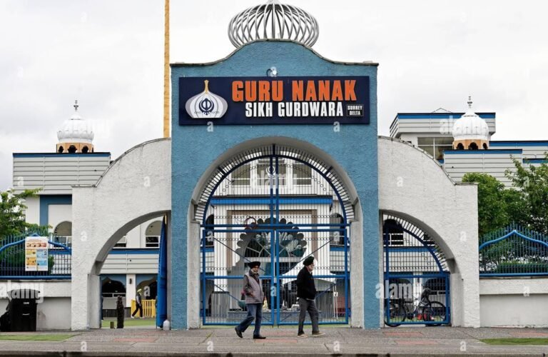 ਜੱਥੇਦਾਰ ਗਿਆਨੀ ਕੁਲਦੀਪ ਸਿੰਘ ਜੀ ਗੜਗਜ ਦੇ ਧਿਆਨ ਹਿੱਤ ਗੁਰੂ ਨਾਨਕ ਸਿੱਖ ਗੁਰਦੁਆਰਾ ਸਾਹਿਬ ਸਰੀ ਕੈਨੇਡਾ ਵਿਚ ਗੁਰੂਘਰ ਦਾਖਿਲ ਹੋਣ ਤੇ ਸਿੱਖ ਸੰਗਤਾਂ ਨੂੰ ਕੀਤਾ ਜਾ ਰਿਹਾ ਹੈ ਬੈਨ    ???? ਸਿੱਖ ਗੁਰਦੁਆਰਾ ਸਾਹਿਬ ਨਹੀਂ ਜਾਏਗਾ ਤਾਂ ਕਿ ਓਹ ਦੂਜੇ ਧਰਮਾਂ ਦੇ ਅਸਥਾਨਾਂ ਜਾ ਕੇ ਮੱਥੇ ਟੇਕਣਾ ਸ਼ੁਰੂ ਕਰੇ