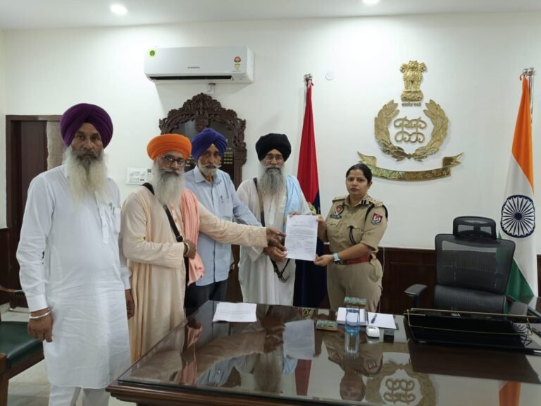 ਬਾਬਾ ਸੁਖਦੇਵ ਸਿੰਘ ਵੱਲੋਂ ਗੁਰੂ ਗ੍ਰੰਥ ਸਾਹਿਬ ਜੀ ਦੇ ਬਰਾਬਰ ਕੁਰਸੀ ਲਾਉਣ ਉਪਰ ਕਾਰਵਾਈ ਦੀ ਮੰਗ: ਬਾਬਾ ਮਹਿਰਾਜ     ???? ਐਸਐਸਪੀ ਨੂੰ ਮੰਗ ਪੱਤਰ ਦੇ ਕੇ ਪੰਥਕ ਭਾਵਨਾਵਾਂ ਨੂੰ ਆਹਤ ਕਰਨ ਦਾ ਪਰਚਾ ਦਰਜ਼ ਕਰਣ ਦੀ ਅਪੀਲ