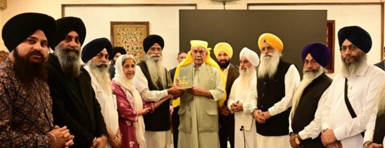 ਜੰਮੂ ਕਸ਼ਮੀਰ ਦੇ ਲੈਫਟੀਨੈਂਟ ਗਵਰਨਰ ਨਾਲ ਐਡਵਕੇਟ ਹਰਜਿੰਦਰ ਸਿੰਘ ਧਾਮੀ ਦੀ ਅਗਵਾਈ ’ਚ ਵਫ਼ਦ ਵਲੋਂ ਮੁਲਾਕਾਤ  ???? 350 ਸਾਲਾ ਸ਼ਹੀਦੀ ਸ਼ਤਾਬਦੀ ਸਬੰਧੀ 15 ਨਵੰਬਰ ਨੂੰ ਮਟਨ ਕਸ਼ਮੀਰ ਤੋਂ ਸ਼ੁਰੂ ਹੋਵੇਗਾ ਨਗਰ ਕੀਰਤਨ- ਐਡਵੋਕੇਟ ਧਾਮੀ