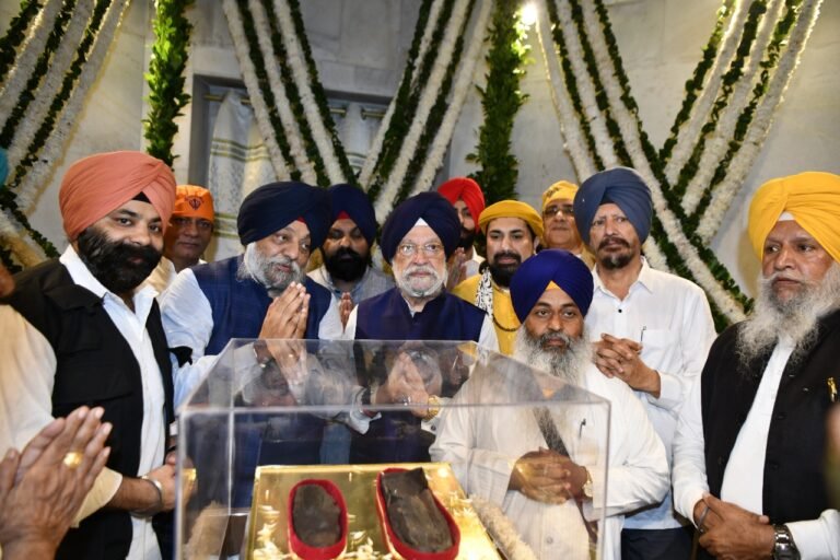 ਗੁਰੂ ਚਰਨ ਯਾਤਰਾ ਦਾ ਤਖ਼ਤ ਪਟਨਾ ਸਾਹਿਬ ਵਿਖੇ ਸਫਲਤਾਪੂਰਵਕ ਸਮਾਪਨ  ???? ਗੁਰੂ ਗੋਬਿੰਦ ਸਿੰਘ ਜੀ ਤੇ ਮਾਤਾ ਸਾਹਿਬ ਕੌਰ ਜੀ ਦੇ ਜੋੜੇ ਸਾਹਿਬ ਤਖ਼ਤ ਪਟਨਾ ਸਾਹਿਬ ਵਿਖੇ ਸੁਸ਼ੋਭਤ