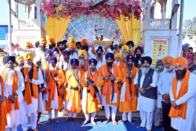 ਅਸਾਮ ਤੋਂ ਆਰੰਭ ਹੋਇਆ ਸ਼ਹੀਦੀ ਨਗਰ ਕੀਰਤਨ ਸੱਚਖੰਡ ਸ੍ਰੀ ਹਰਿਮੰਦਰ ਸਾਹਿਬ ਵਿਖੇ ਪੁੱਜਾ   ???? ਵੱਡੀ ਗਿਣਤੀ ’ਚ ਹਾਜ਼ਰ ਸੰਗਤਾਂ ਨੇ ਨਗਰ ਕੀਰਤਨ ਦਾ ਕੀਤਾ ਭਰਵਾਂ ਸਵਾਗਤ