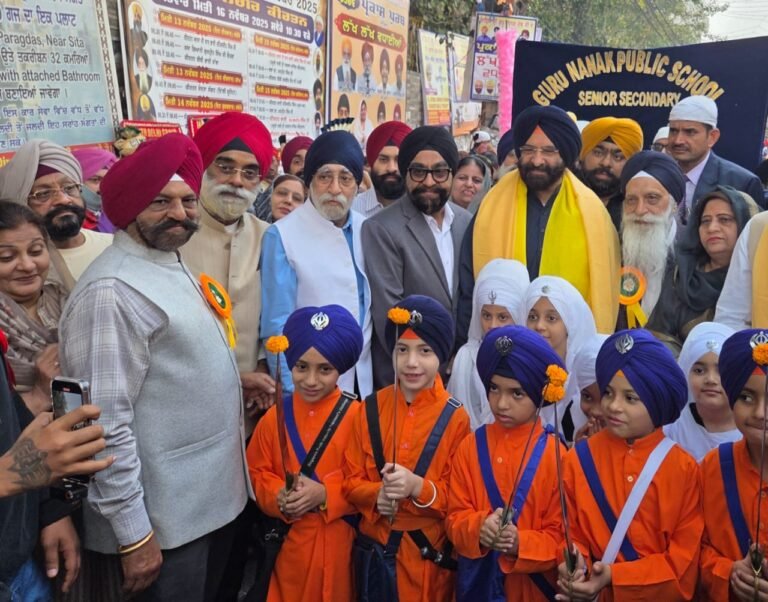 ਗੁਰੂ ਨਾਨਕ ਦੇਵ ਜੀ ਦੇ ਪ੍ਰਕਾਸ਼ ਪੁਰਬ ਨੂੰ ਸਮਰਪਿਤ ਗੁਰਦੁਆਰਾ ਸਿੰਘ ਸਭਾ ਰਾਜੌਰੀ ਗਾਰਡਨ ਵੱਲੋਂ ਨਿਕਾਲਿਆ ਗਿਆ ਨਗਰ ਕੀਰਤਨ