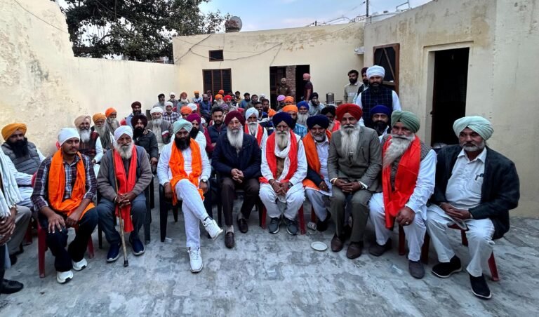 ਪਿੰਡ ਸਹਿਬਾਜਪੁਰ ’ਚ ਅਕਾਲੀ ਦਲ ਦਾ ਜ਼ੋਰਦਾਰ ਚੋਣ ਪ੍ਰਚਾਰ     ਬ੍ਰਹਮਪੁਰਾ ਤੇ ਸ਼ੇਖ਼ ਵੱਲੋਂ ਵਰਕਰਾਂ ਨੂੰ ਇਕਜੁੱਟ ਹੋਣ ਦੀ ਅਪੀਲ