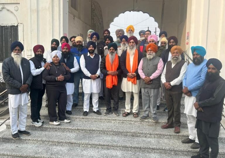 ਫਤਿਆਬਾਦ ਬਲਾਕ ਸੰਮਤੀ ਦੀ ਚੋਣ ਸ਼੍ਰੋਮਣੀ ਅਕਾਲੀ ਦਲ ਦੇ ਸੁਰਿੰਦਰ ਸਿੰਘ ਛਿੰਦਾ ਨੇ ਜਿੱਤੀ।  -ਰਵਿੰਦਰ ਬ੍ਰਹਮਪੁਰਾ ਤੇ ਹੋਰਨਾਂ ਵਲੋਂ ਵਧਾਈ