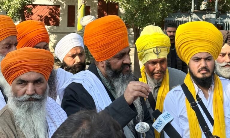 ਲਾਪਤਾ 328 ਸਰੂਪਾਂ ਦੇ ਮਾਮਲੇ ‘ਚ ਸਤਿਕਾਰ ਕਮੇਟੀ ਤੇ ਫੈਡਰੇਸ਼ਨ ਭਿੰਡਰਾਂਵਾਲਾ ਨੇ ਜਥੇਦਾਰ ਨੂੰ ਲਿਖੀ ਚਿੱਠੀ  ਗਿਆਨੀ ਗੁਰਬਚਨ ਸਿੰਘ ਬਣਨ ਤੋਂ ਗੁਰੇਜ਼ ਕਰਨ ਜਥੇਦਾਰ ਗੜਗੱਜ : ਪੰਥਕ ਆਗੂ