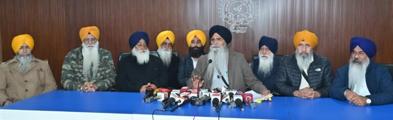 ਸਰਕਾਰ ਨੇ ਅਦਾਲਤ ’ਚ ਖ਼ੁਦ ਮੰਨਿਆ ਕਿ ਪਾਵਨ ਸਰੂਪਾਂ ਦੇ ਮਾਮਲੇ ’ਚ ਸ਼੍ਰੋਮਣੀ ਕਮੇਟੀ ਕਾਰਵਾਈ ਲਈ ਸਮਰੱਥ ਹੈ – ਐਡਵੋਕੇਟ ਧਾਮੀ  ???? ਸ਼੍ਰੋਮਣੀ ਕਮੇਟੀ ਨੇ ਜਾਂਚ ਰਿਪੋਰਟ ਅਨੁਸਾਰ ਕੀਤੀ ਸਖ਼ਤ ਕਰਵਾਈ, ਛੋਟੇ ਤੋਂ ਲੈ ਕੇ ਵੱਡੇ ਮੁਲਾਜ਼ਮਾਂ ਤੱਕ ਕਿਸੇ ਨੂੰ ਨਹੀਂ ਬਖ਼ਸ਼ਿਆ