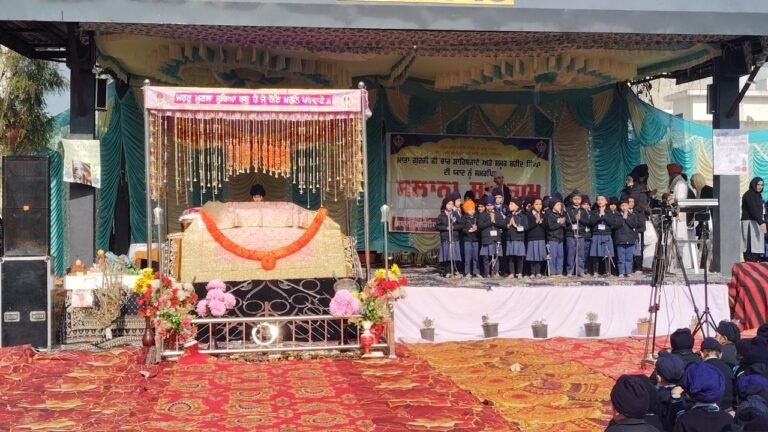 ਕਲਗੀਧਰ ਪਬਲਿਕ ਸਕੂਲ ਭਿੱਖੀਵਿੰਡ ਵਿੱਚ ਸ਼ਰਧਾ ਪੂਰਵਕ ਸ਼ਹੀਦੀ ਗੁਰਮਤ ਸਮਾਗਮ ਦਾ ਆਯੋਜਨ*  *ਚਾਰ ਸਾਹਿਬਜ਼ਾਦਿਆਂ, ਮਾਤਾ ਗੁਜਰੀ ਜੀ ਅਤੇ ਸਮੂਹ ਸ਼ਹੀਦਾਂ ਨੂੰ ਕੀਤੀ ਗਈ ਸ਼ਰਧਾਂਜਲੀ*