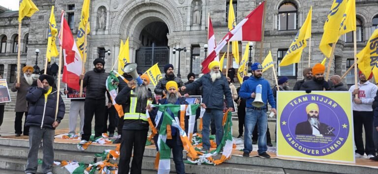 ਕੈਨੇਡੀਅਨ ਸਿੱਖਾਂ ਦਾ ਪ੍ਰੀਮੀਅਰ ਡੇਵਿਡ ਏਬੀ ਦੀ ਭਾਰਤ ਫੇਰੀ ਦੇ ਖਿਲਾਫ ਭਾਰੀ ਰੋਸ ਪ੍ਰਦਰਸ਼ਨ   👉 ਭਾਈ ਹਰਦੀਪ ਸਿੰਘ ਨਿੱਝਰ ਦੀ ਸ਼ਹੀਦੀ ਅਤੇ ਹੋਰ ਮਨੁੱਖੀ ਘਾਣਾਂ ਦੇ ਬਾਵਜੂਦ ਟ੍ਰੇਡ ਅਤੇ ਵਪਾਰਿਕ ਸਮਝੌਤਿਆਂ ਨੂੰ ਤਵੱਜੋਂ ਦੇਣੀ ਸਿੱਖਾਂ ਨਾਲ ਧ੍ਰੋਹ- ਟੀਮ ਨਿੱਝਰ