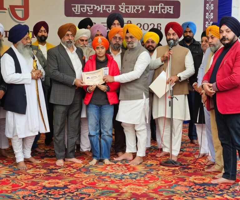 ਦਿੱਲੀ ਗੁਰਦੁਆਰਾ ਕਮੇਟੀ ਨੇ ਦਸਤਾਰ ਸਜਾਉਣ ਦੇ ਮੁਕਾਬਲੇ ਕਰਵਾਏ  👉 ਅੰਮ੍ਰਿਤਧਾਰੀ ਪਰਿਵਾਰਾਂ ਦੇ ਬੱਚਿਆਂ ਦੀ ਸਿੱਖਿਆ ਦਾ ਖਰਚ ਕਮੇਟੀ ਵਲੋਂ ਚੁੱਕਣ ਦਾ ਐਲਾਨ: ਕਾਲਕਾ, ਕਾਹਲੋਂ