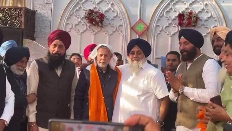 ਬੀਜੇਪੀ ਦੇ ਸੂਬਾ ਮੀਤ ਪ੍ਰਧਾਨ ਅਰਵਿੰਦ ਖੰਨਾ ਆਪਣੇ ਸਾਥੀਆਂ ਸਮੇਤ ਹੋਏ ਅਕਾਲੀ ਦਲ ਵਿੱਚ ਸ਼ਾਮਿਲ