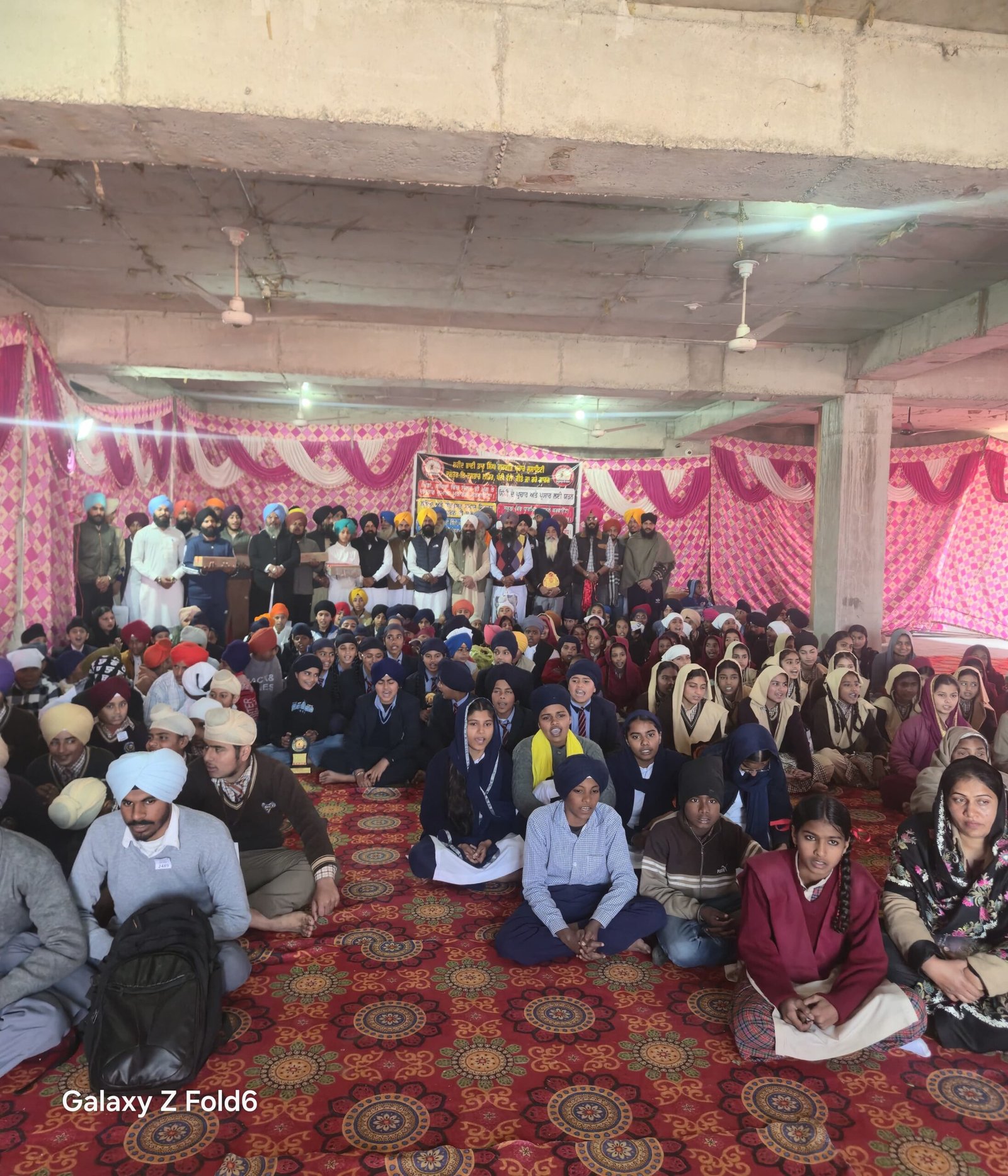 ਗੁਰਦੁਆਰਾ ਕਿਲਾ ਸਾਹਿਬ ਸਭਰਾ ਵਿਖੇ ਚੜ੍ਹਦੀ ਕਲਾ ਨਾਲ ਹੋਏ ਧਾਰਮਿਕ ਮੁਕਾਬਲੇ ਸੰਪੰਨ   ਬੱਚਿਆਂ ਨੂੰ ਲੈ ਕੇ ਪਹੁੰਚੇ ਹੋਏ ਅਧਿਆਪਕ ਅਤੇ ਗੁਰਦੁਆਰਾ ਪ੍ਰਬੰਧਕ ਕਮੇਟੀ ਦਾ ਕੀਤਾ ਗਿਆ ਧੰਨਵਾਦ