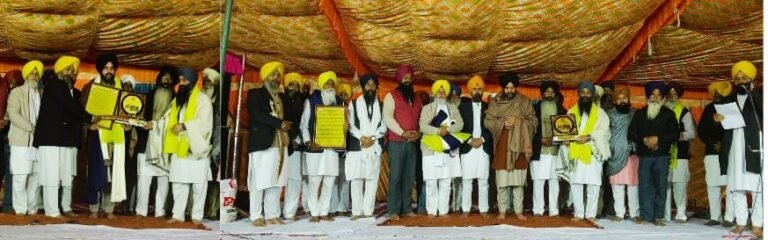 ਜੈਕਾਰਿਆਂ ਦੀ ਗੂੰਜ ਵਿੱਚ “ਪ੍ਰੋਫੈਸਰ ਸਰਬਜੀਤ ਸਿੰਘ ਧੂੰਦਾ” ਜੀ ਨੂੰ ਕੀਤਾ ਗਿਆ “ਭਾਈ ਮੱਖਣ ਸ਼ਾਹ ਐਵਾਰਡ ਨਾਲ ਸਨਮਾਨਿਤ ।  ਸੁਸਾਇਟੀ ਗੁਰੂ ਸਾਹਿਬ ਜੀ ਦੀ ਸੱਚੀ ਸੁੱਚੀ ਵਿਚਾਰਧਾਰਾ ਦਾ ਪਹਿਰਾ ਦੇਣ ਵਾਲੇ ਹਰੇਕ ਪ੍ਰਚਾਰਕ ਰਾਗੀ, ਢਾਡੀ, ਕਵੀਸ਼ਰ ਦੀ ਸਦਾ ਰਿਣੀ ਰਹੇਗੀ