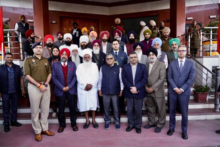 ਰਾਜਪਾਲ ਪੰਜਾਬ ਗੁਲਾਬ ਚੰਦ ਕਟਾਰੀਆ ਨੇ ਖਡੂਰ ਸਾਹਿਬ ਵਿਖੇ ਗੁਰੂ ਚਰਨਾਂ ਵਿੱਚ ਹਾਜ਼ਰੀ ਭਰੀ, ਨਿਸ਼ਾਨ-ਏ-ਸਿੱਖੀ ਸੰਸਥਾ ਦੇ ਉਪਰਾਲਿਆਂ ਦੀ ਕੀਤੀ ਸ਼ਲਾਘਾ