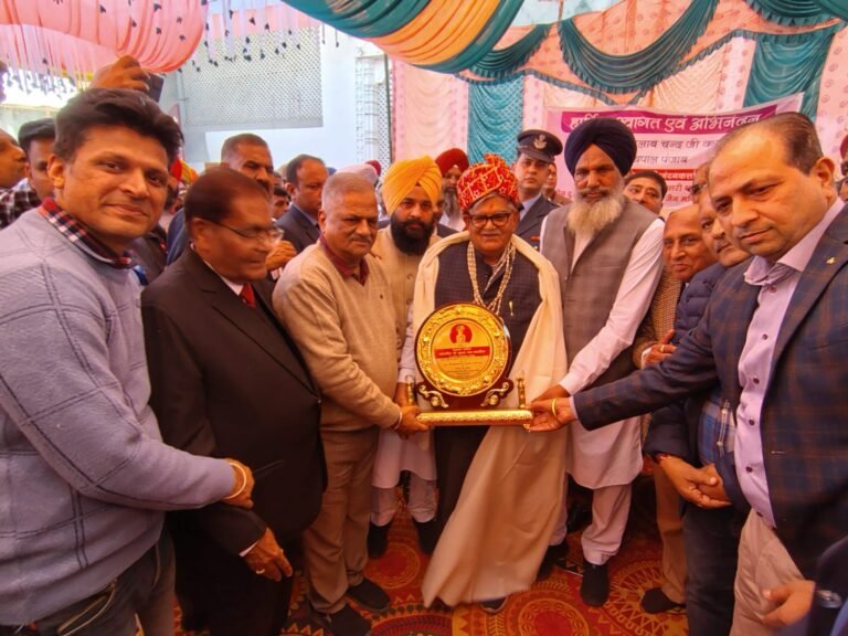 ਪੰਜਾਬ ਦੇ ਰਾਜਪਾਲ ਅਤੇ ਚੰਡੀਗੜ੍ਹ ਦੇ ਪ੍ਰਸ਼ਾਸਕ ਵੱਲੋਂ ਵੈਰੋਵਾਲ ਸਥਿਤ ਜੈਨ ਮੰਦਰ ਦਾ ਦੌਰਾ