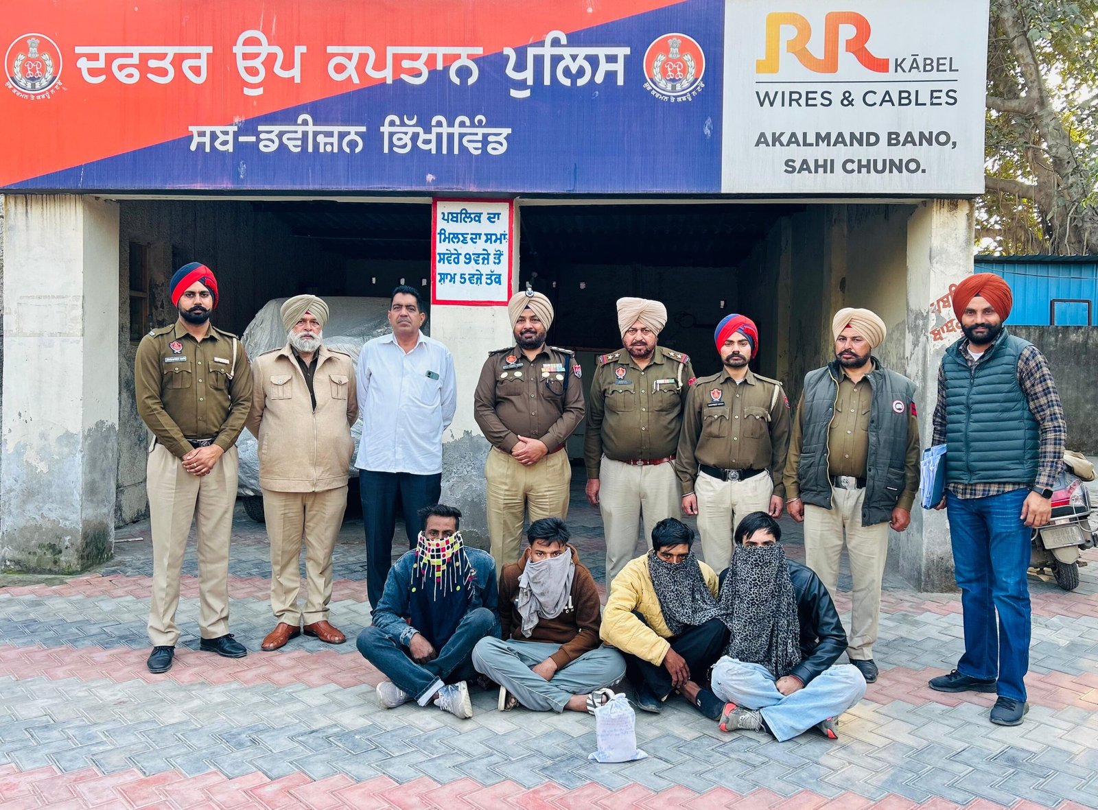 ਪਾਕਿਸਤਾਨ ਦੇ ਸਮੱਗਲਰਾ ਪਾਸੋ ਡਰੋਨ ਰਾਹੀ ਹੈਰੋਇਨ ਮੁੰਗਵਾਕੇ ਅੱਗੇ ਵੇਚਣ ਵਾਲੇ ਖਾਲੜਾ ਪੁਲਿਸ ਨੇ ਕੀਤੇ ਕਾਬੂ 