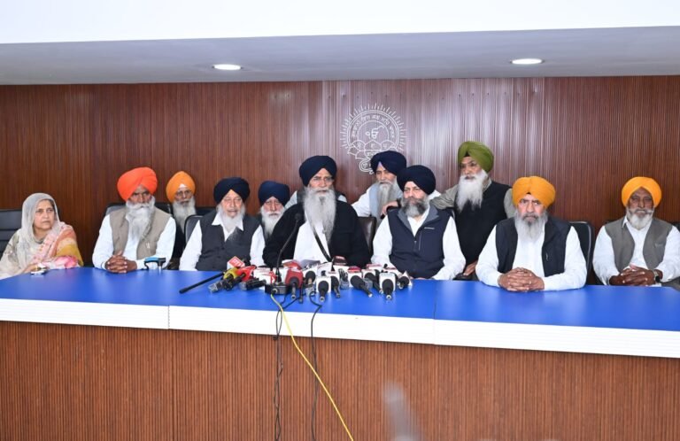 ਬੰਦੀ ਸਿੰਘਾਂ ਨੂੰ ਰਿਹਾਅ ਨਾ ਕਰਨਾ ਦੇਸ਼ ਅੰਦਰ ਘੱਟਗਿਣਤੀ ਸਿੱਖਾਂ ਨਾਲ ਵਿਤਕਰਾ- ਐਡਵੋਕੇਟ ਧਾਮੀ  👉 ਗਿਆਨੀ ਰਘਬੀਰ ਸਿੰਘ ਵਲੋਂ ਲਗਾਏ ਇਲਜ਼ਾਮਾਂ ਸਬੰਧੀ 72 ਘੰਟਿਆਂ ਵਿਚ ਸਬੂਤ ਪੇਸ਼ ਕਰਨ – ਐਡਵੋਕੇਟ ਧਾਮੀ  👉 ਗਿਆਨੀ ਹਰਪ੍ਰੀਤ ਸਿੰਘ ਸ਼੍ਰੋਮਣੀ ਕਮੇਟੀ ਨੂੰ ਬਦਨਾਮ ਕਰਨ ਲਈ ਮੁਆਫ਼ੀ ਮੰਗਣ, ਨਹੀਂ ਹੋਵੇਗਾ ਮਾਨਹਾਨੀ ਦਾ ਮੁਕੱਦਮਾ