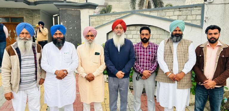 ਖਡੂਰ ਸਾਹਿਬ ਵਿੱਚ ‘ਪੰਜਾਬ ਬਚਾਓ’ ਰੈਲੀ ਦੇ ਸਬੰਧ ਵਿੱਚ ਬਾਦਲ ਨਾਲ਼ ਬ੍ਰਹਮਪੁਰਾ ਤੇ ਸ਼ੇਖ ਦੀ ਮੁਲਾਕ਼ਾਤ     ਆਮ ਆਦਮੀ ਪਾਰਟੀ ਪੰਜਾਬ ਨੂੰ ਰੰਗਲਾ ਨਹੀਂ ਕੰਗਾਲ ਪੰਜਾਬ ਬਣਾਉਣਾ ਚਾਹੁੰਦੀ: ਬ੍ਰਹਮਪੁਰਾ, ਸ਼ੇਖ